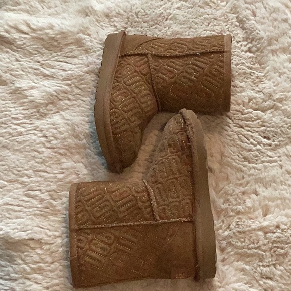 Ugg Graphic Stitch Logo boots - Picture 2 of 10